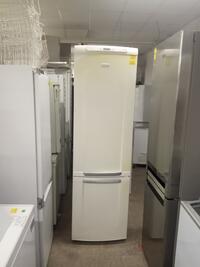 Холодильник Electrolux ENB 39400W8 (070907)
